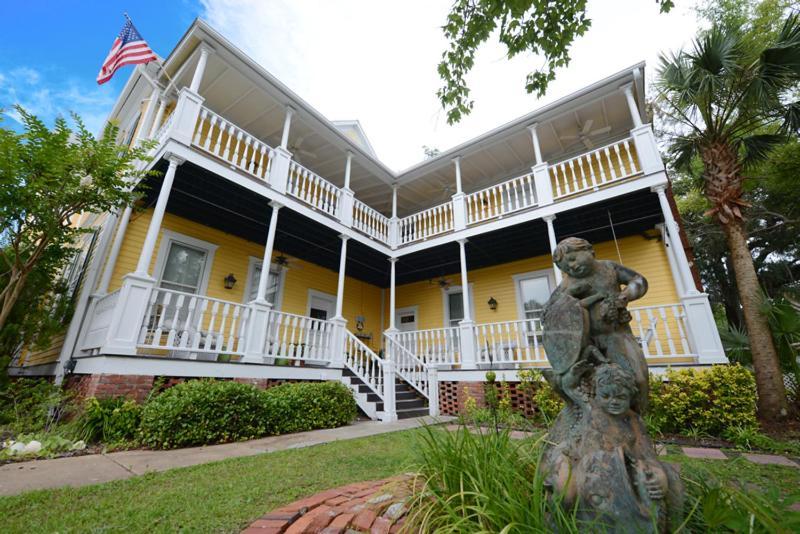 Coombs Inn & Suites Apalachicola Exterior photo